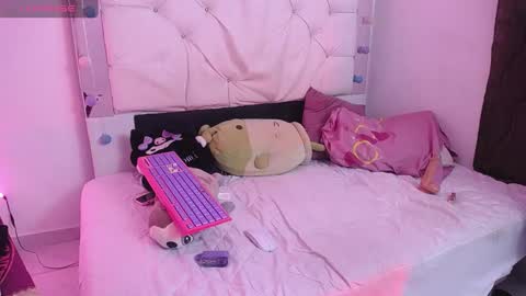 Snapshot of chiquibumbun chatting on 02-26-25, 09:37 sophia online show from 02-26-25, 09:37