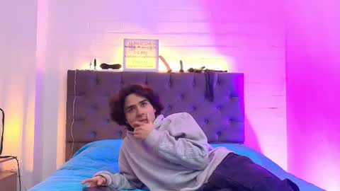 Snapshot of chlloe_fox chatting on 07-18-26, 01:37 chlloe_fox online show from 07-18-26, 01:37