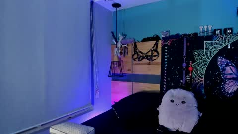 Chloeallennn  online show from 05-18-26, 11:21