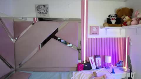 Snapshot of chloe__jones_ chatting on 06-08-26, 12:27 Chloe online show from 06-08-26, 12:27