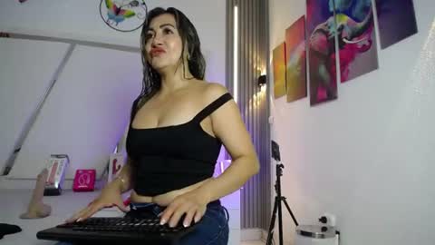 Snapshot of chloe__jones_ chatting on 06-09-26, 01:23 Chloe online show from 06-09-26, 01:23