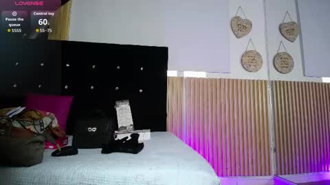 Snapshot of chloe__jones_ chatting on 07-01-26, 01:13 Chloe online show from 07-01-26, 01:13