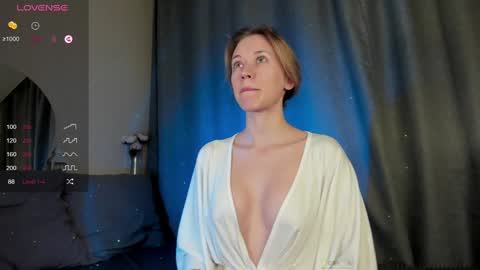 Snapshot of chloe__kiss chatting on 01-07-25, 01:17 Chloe online show from 01-07-25, 01:17