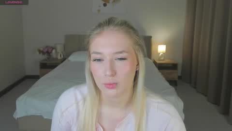 Chloe online show from 01-12-26, 04:07