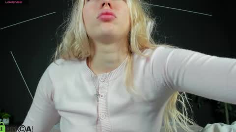 Snapshot of chloe_alba chatting on 05-02-26, 03:00 Chloe online show from 05-02-26, 03:00