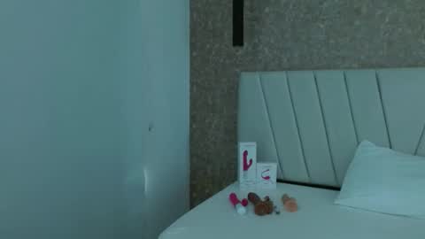 Abby 19 years online show from 12-31-24, 05:07