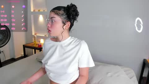 Snapshot of chloe_cortez chatting on 05-07-26, 11:48 chloe online show from 05-07-26, 11:48