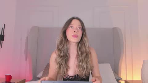 Chloe online show from 10-26-25, 01:17