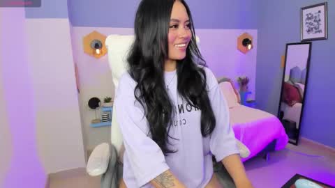 Snapshot of chloe_fischer chatting on 11-27-25, 05:15 Chloe online show from 11-27-25, 05:15