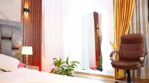 Chloe online show from 04-14-26, 12:22