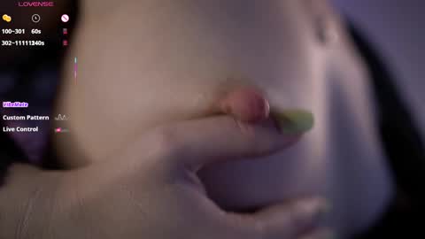 Snapshot of chloe_jeense chatting on 04-29-26, 01:15 Chloe online show from 04-29-26, 01:15