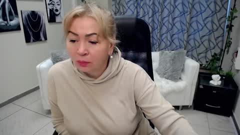 Snapshot of chloe_lo chatting on 10-31-25, 05:41 Chloe online show from 10-31-25, 05:41