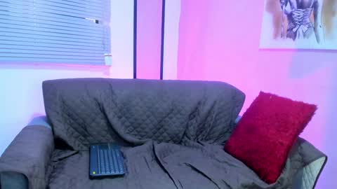 chloe online show from 01-18-25, 05:15