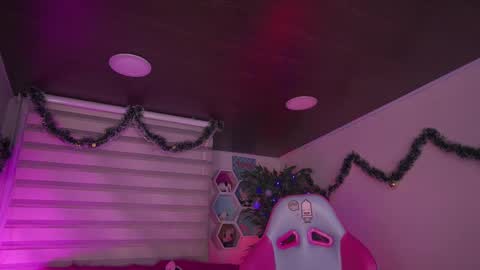 CLOE  online show from 12-15-25, 10:58