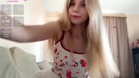 Snapshot of chloe_show chatting on 07-10-26, 12:08 hloe online show from 07-10-26, 12:08