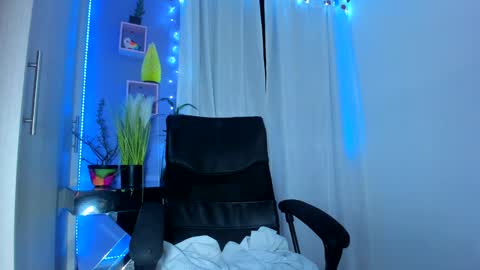 Snapshot of chloe_sweet7 chatting on 12-19-24, 05:29 Chloe Miller online show from 12-19-24, 05:29