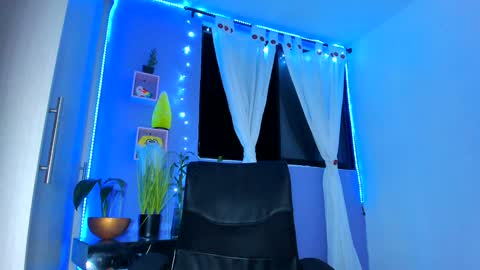 Snapshot of chloe_sweet7 chatting on 12-28-24, 05:33 Chloe Miller online show from 12-28-24, 05:33
