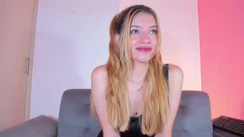 Snapshot of chloe_sweet7 chatting on 09-24-25, 10:57 Chloe Miller online show from 09-24-25, 10:57
