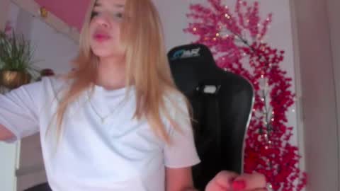 Snapshot of chloe_sweet7 chatting on 02-28-26, 04:02 Chloe Miller online show from 02-28-26, 04:02