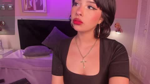 Snapshot of chloe_watson_ chatting on 05-06-26, 08:36 online show from 05-06-26, 08:36