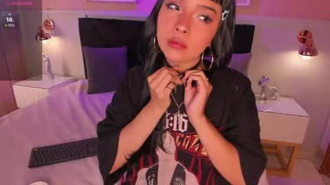 Snapshot of chloe_watson_ chatting on 05-22-26, 08:36 online show from 05-22-26, 08:36