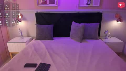 Snapshot of chloe_watson_ chatting on 05-23-26, 08:35 online show from 05-23-26, 08:35