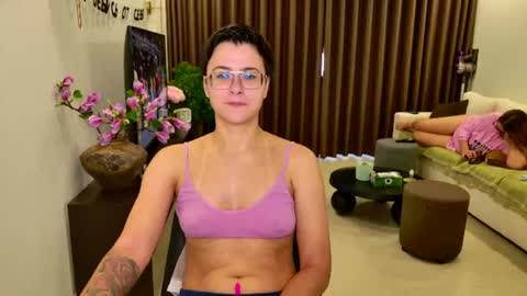 Snapshot of chloe_x_ chatting on 06-22-26, 03:25 Eva and Sandra online show from 06-22-26, 03:25