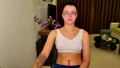 Snapshot of chloe_x_ chatting on 06-28-26, 03:07 Eva and Sandra online show from 06-28-26, 03:07