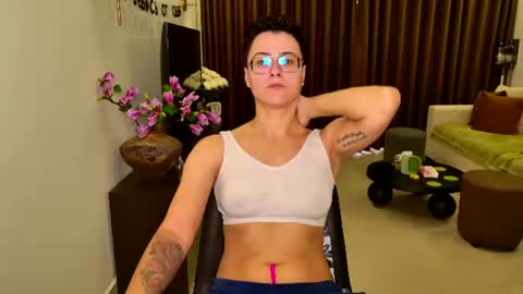 Snapshot of chloe_x_ chatting on 07-02-26, 04:51 Eva and Sandra online show from 07-02-26, 04:51