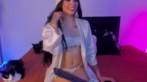 Snapshot of chloeaddamss chatting on 01-12-26, 05:01 3 online show from 01-12-26, 05:01