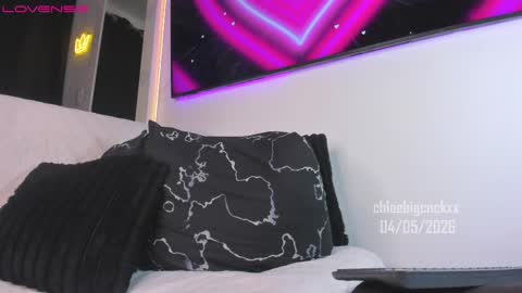 Im Chloe    independent account      online show from 05-05-26, 03:36