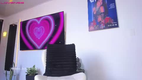 Snapshot of chloebigcockxx chatting on 07-13-26, 06:00 Im Chloe independent account online show from 07-13-26, 06:00
