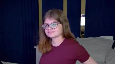 Snapshot of chloehalses chatting on 01-12-26, 06:51 ChloeHalses online show from 01-12-26, 06:51