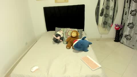 Snapshot of chloeharlan_ chatting on 06-11-26, 01:38 Laura independent model online show from 06-11-26, 01:38