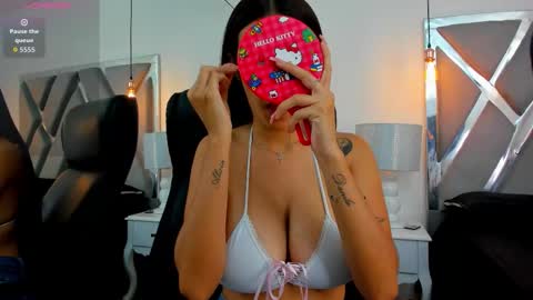 Snapshot of chloeharper_ chatting on 09-30-25, 02:44 Chloe Harper online show from 09-30-25, 02:44