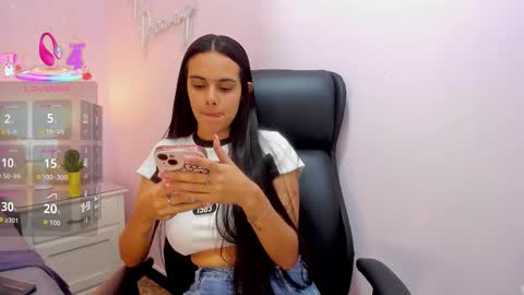 Snapshot of chloeharper_ chatting on 10-03-25, 01:52 Chloe Harper online show from 10-03-25, 01:52