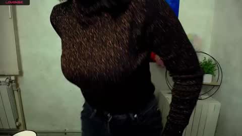 Snapshot of chloejill_ chatting on 11-08-25, 04:45 Chloe online show from 11-08-25, 04:45