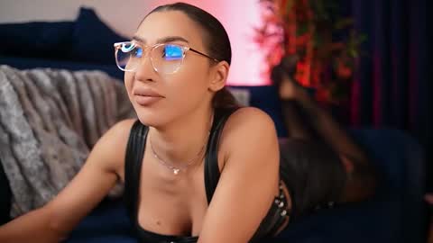 chloemin_ online show from 12-02-25, 07:25