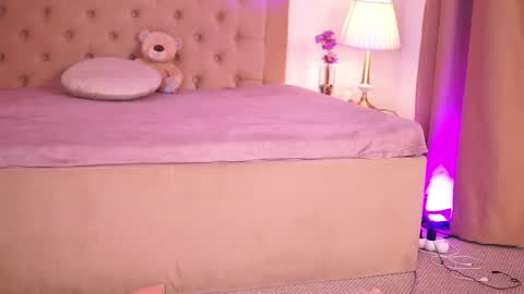 Chlo online show from 11-15-25, 04:43