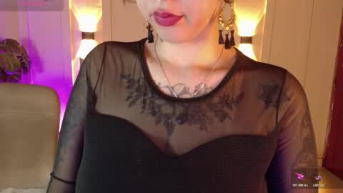 Snapshot of chloerossee chatting on 10-23-25, 02:00 Chloe rosse online show from 10-23-25, 02:00