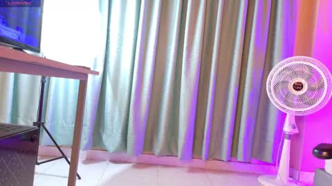 Snapshot of chloerossee chatting on 11-11-25, 01:05 Chloe rosse online show from 11-11-25, 01:05