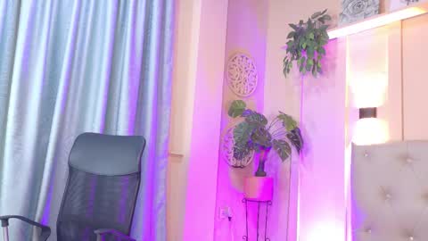 Snapshot of chloerossee chatting on 11-28-25, 01:30 Chloe rosse online show from 11-28-25, 01:30