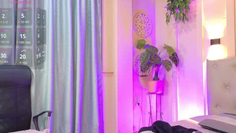 Snapshot of chloerossee chatting on 11-29-25, 01:30 Chloe rosse online show from 11-29-25, 01:30