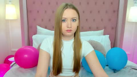 Chloe online show from 10-18-25, 07:03