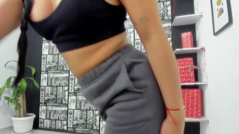 ChloeTurner  online show from 01-05-25, 12:31