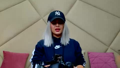 Snapshot of chloevee chatting on 11-21-25, 06:12 Chloe Vee online show from 11-21-25, 06:12