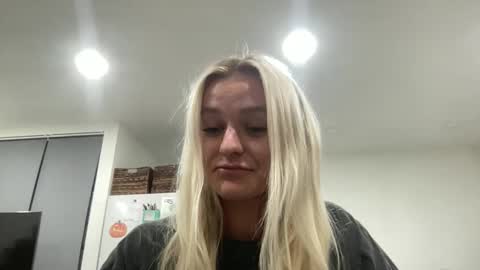 Snapshot of chloexbabe chatting on 01-07-26, 07:00 Chloe Babe online show from 01-07-26, 07:00