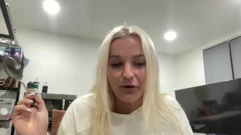 Snapshot of chloexbabe chatting on 01-10-26, 08:05 Chloe Babe online show from 01-10-26, 08:05