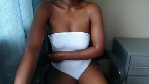 Snapshot of choccoa chatting on 11-18-25, 08:52 Daisy online show from 11-18-25, 08:52