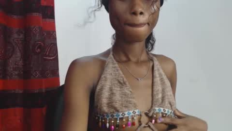 Snapshot of choco_petitqueen chatting on 12-18-24, 10:30 choco_petitqueen online show from 12-18-24, 10:30